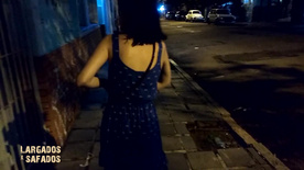 Novinha se exibindo na rua