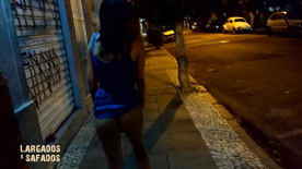 Novinha se exibindo na rua