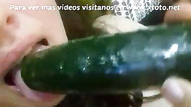 Chiquita metiendose pepino