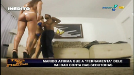 Marido traindo esposa com duas garotas gostosa corna vê tudo