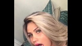 Travesti mais gata do Brasil chupando o pau do macho depois da academia