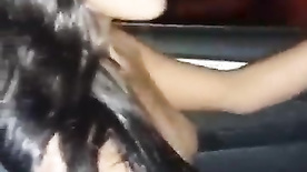 Safada esposa andando de carro nua e mostrando a bucetinha no vídeo completo