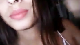 Novinha linda muito deliciosa sentando com muito prazer no sexo online