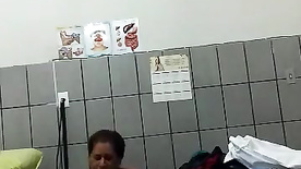 A vadia metendo com tesão para ir socando o pau bem grosso dessa vadia