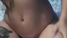 Puta novinha tatuada pelada antes do sexo