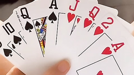 Gaúcha gostosa jogando cartas pelada