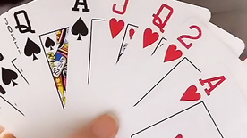 Gaúcha gostosa jogando cartas pelada