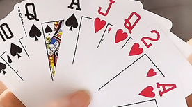 Gaúcha gostosa jogando cartas pelada