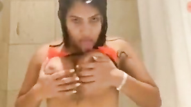 Ayarla Souza a gostosa do Cremosinho se masturbando pelada