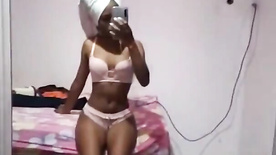 porno nacional safadinha peladinha masturbando a xoxotinha deliciosa dela