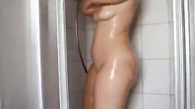 Crente nua no banho Mostrando sua bunda grande