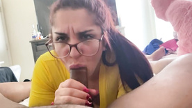 sexo na van Nerd gostosa fazendo um perfeito oral