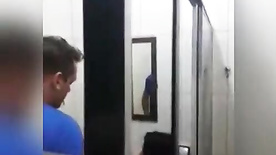 video de sexo oral porno caseiro fodendo escodindo dentro do banheiro