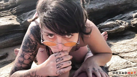 xvideos de de putas safada tatuada dando a buceta na praia