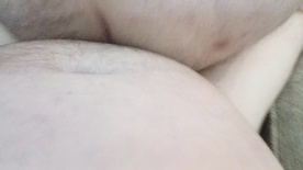 Gordo pelado se masturbando com amigo na cam