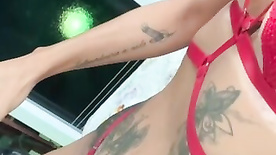 Gata tatuada peito grande com tesão louco só de calcinha Bethania