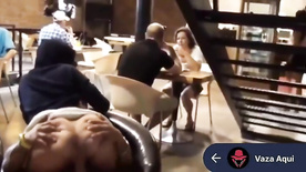 Sexo na cafeteria, casal flagrado fudendo na cafeteria na frente dos clientes