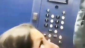 Sexo oral em publico no elevador, levou uma gozada do negão dentro da boca no elevador