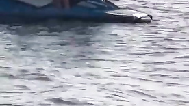 Casal amador transando no jetski enquanto ele está na água punheteiro do barco filmou tudo