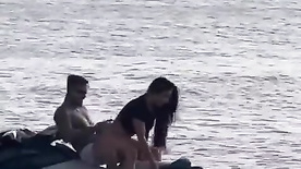 Casal amador transando no jetski enquanto ele está na água punheteiro do barco filmou tudo