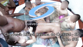 Churrasco liberal, suruba na piscina com muito sexo e putaria com amadoras