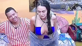 Vídeo Larissa BBB mostrando a buceta ao vivo no Big Brother Brasil 2023