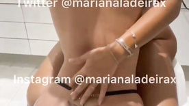 Mariana Ladeira transando com uma lésbica na banheira de espuma