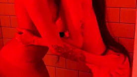 Duda Mesquita pelada se pegando com amiga lésbica no chuveiro