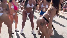 Grupo de amigas gostosas causando no carnaval 2023