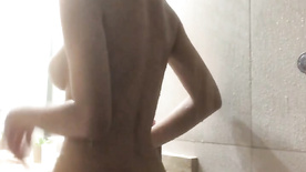 Namorada vazada gravando vídeo íntimo no banho
