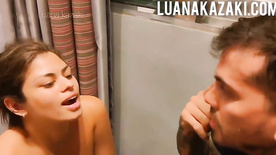 Luana Kazaki recebe uma gozada na boca e depois gospe na boca do marido