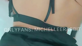 Michelle Rabbit fazendo sexo anal sem camisinha com um comedor dotado