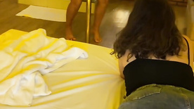 Amiguinha lésbicas se pegando no motel com pole dance