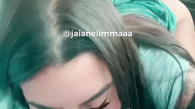 Jaiane Limma fazendo um boquete molhado dentro do carro