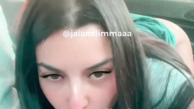 Jaiane Limma fazendo um boquete molhado dentro do carro