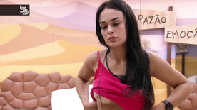 Vídeo da Larissa BBB23 mostrando os peitos ao vivo no reality show