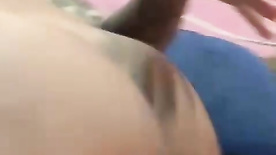 Negra gostosa da bunda grande dando a buceta no pelo