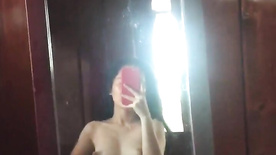 Gostosinha pelada mandando nudes na internet louca para dar