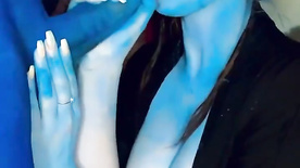 Cena cortada do filme Avatar mostra protagonista pagando um boquete
