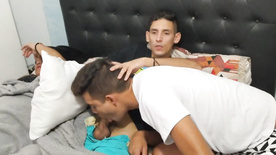 Gay safado chupando o seu cunhado do pau gigante