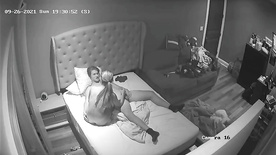 Câmera escondida em hotel filmou casal de novinhos fodendo