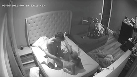 Câmera escondida em hotel filmou casal de novinhos fodendo