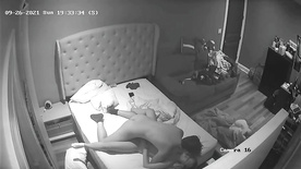 Câmera escondida em hotel filmou casal de novinhos fodendo