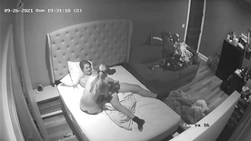 Câmera escondida em hotel filmou casal de novinhos fodendo