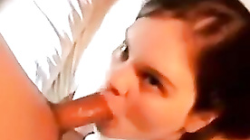 Safadinha boazuda dando a bundinha empinada no anal