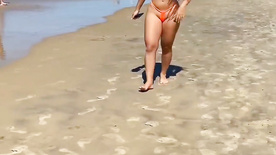 Luana Kazaki safada exibicionista mostrando a bucetona na praia