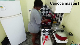 Fodendo a empregada gordinha a força na cozinha