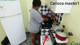 Fodendo a empregada gordinha a força na cozinha