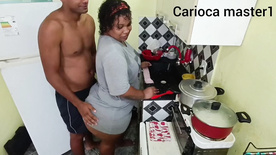 Fodendo a empregada gordinha a força na cozinha