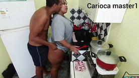 Fodendo a empregada gordinha a força na cozinha